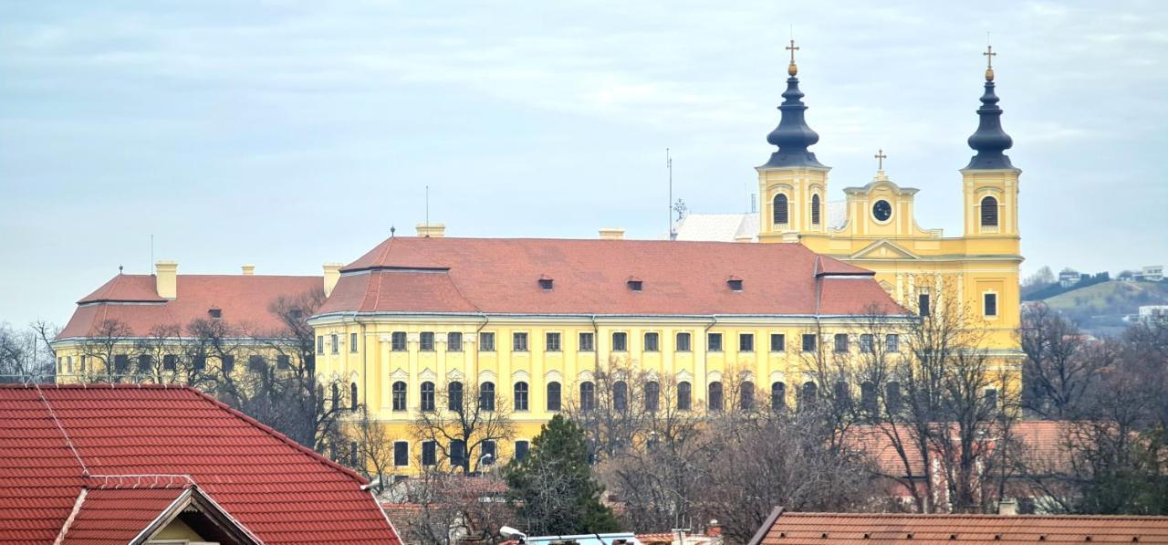 Moma Central Oradea Extérieur photo